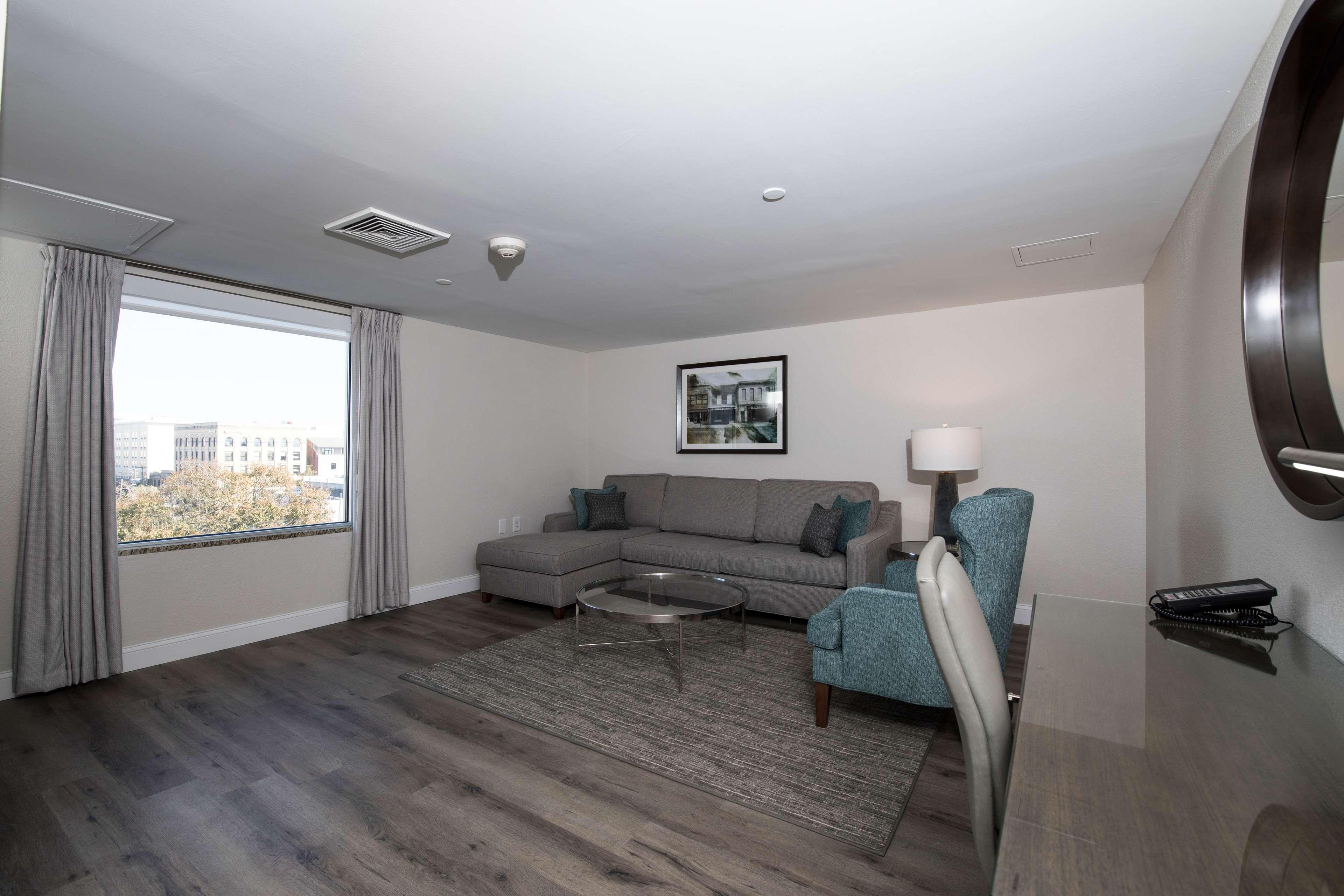 Ballast Wilmington, Tapestry Collection By Hilton Wilmington